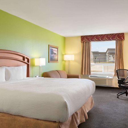 Days Inn & Suites By Wyndham תומפסון מראה חיצוני תמונה