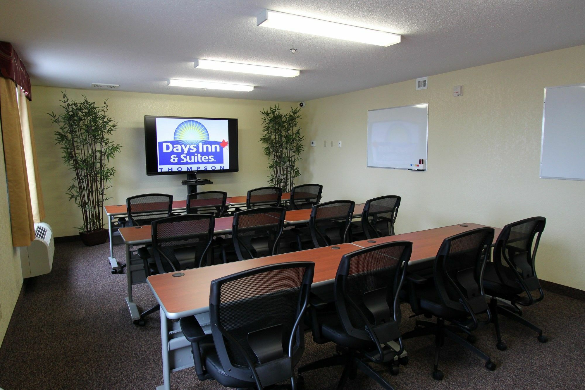 Days Inn & Suites By Wyndham תומפסון מראה חיצוני תמונה