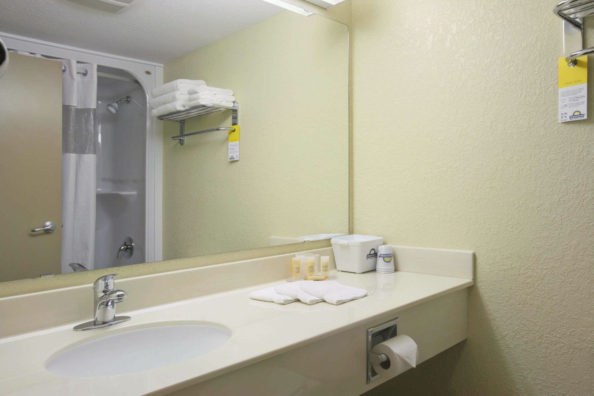 Days Inn & Suites By Wyndham תומפסון מראה חיצוני תמונה