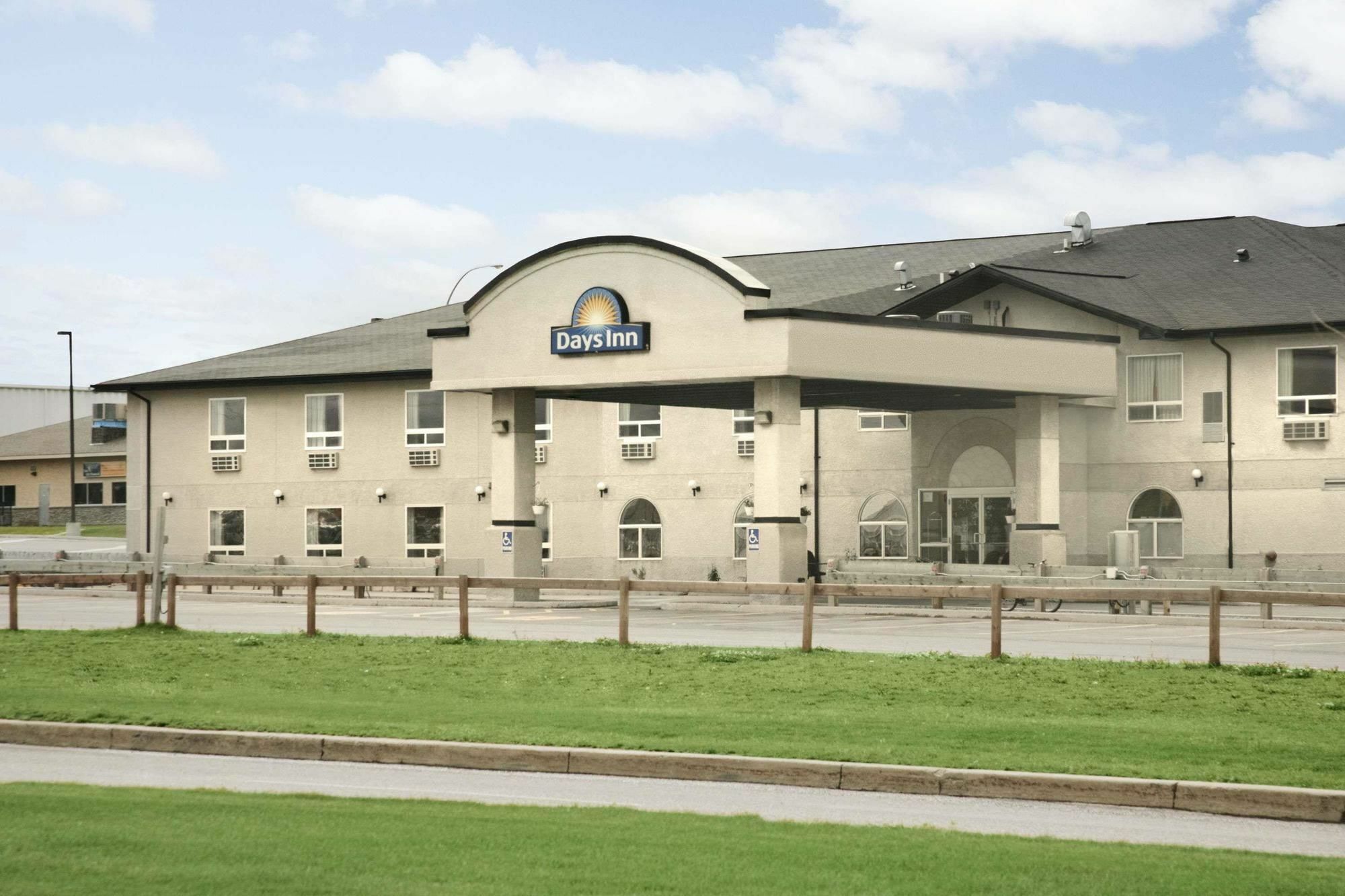 Days Inn & Suites By Wyndham תומפסון מראה חיצוני תמונה